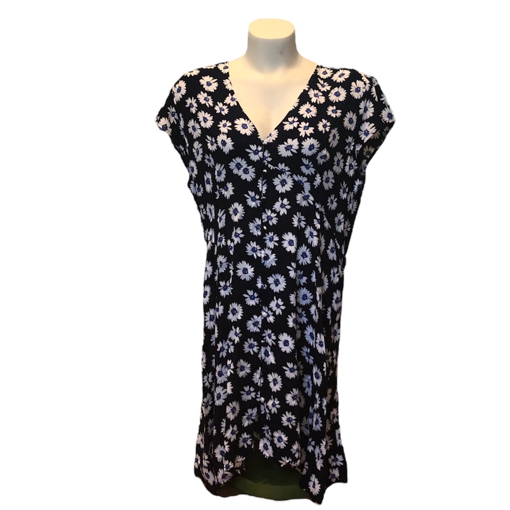NWT Gap dress. Navy with daisies. Size 18. Buttons down the front.